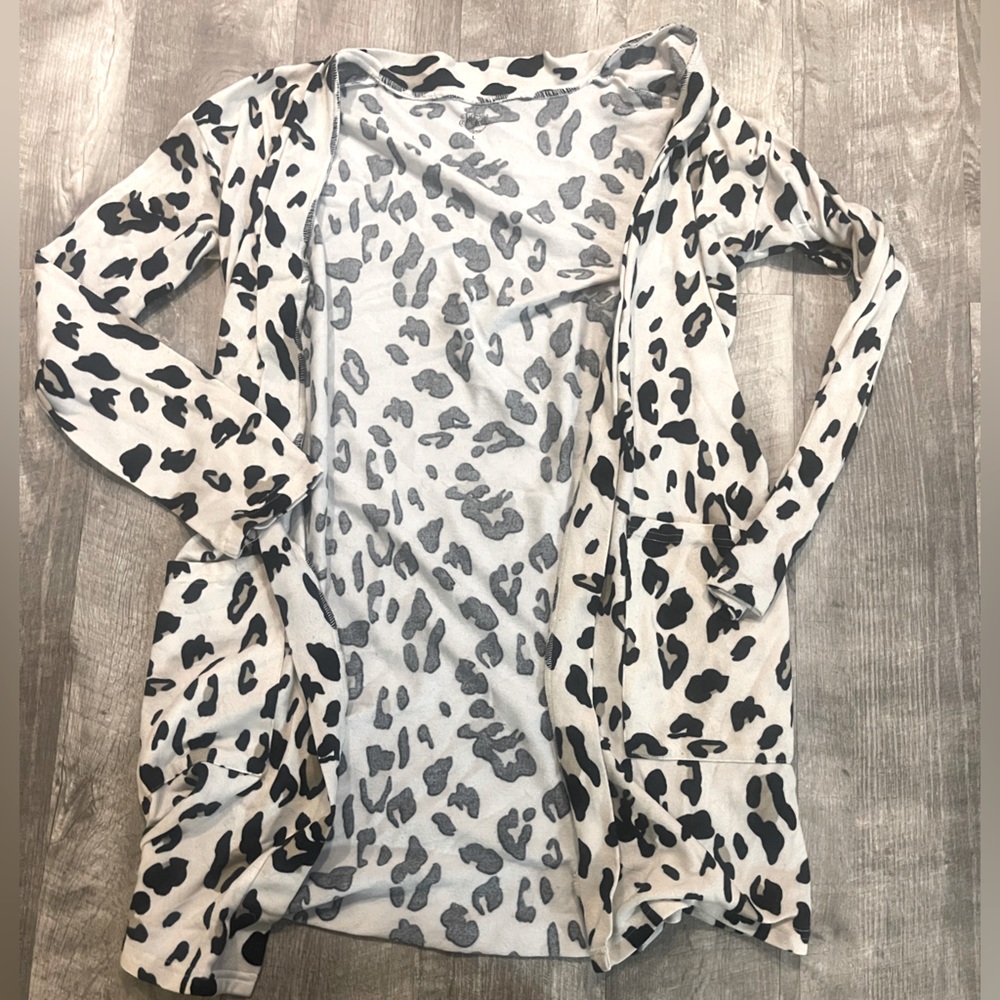 Open front sweater, cheetah print